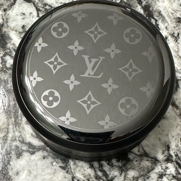 2022 Authentic Louis Vuitton Horizon Wireless Earbuds - Picture 5 of 11